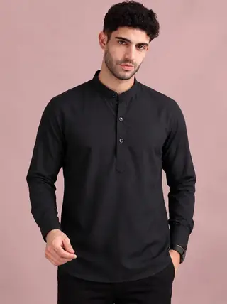 Cotton Blend Solid Regular Fit Short Kurta in Black