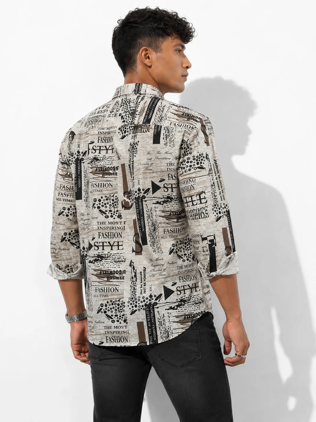 Shirt, beige and black, back view, worn by a model, rolled sleeves, printed with fashion words