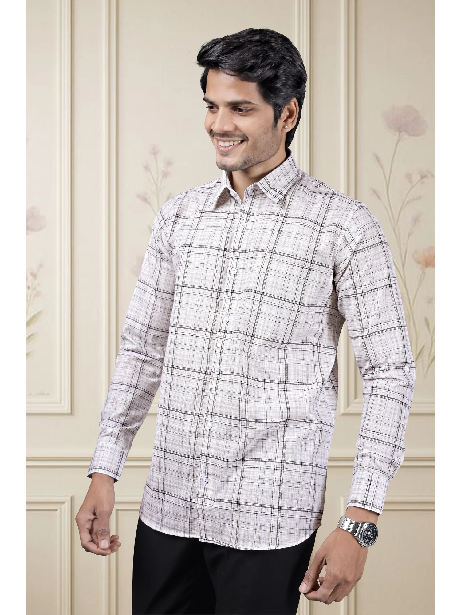 Long sleeve shirt, white and black check pattern, collar, buttons, worn by a model