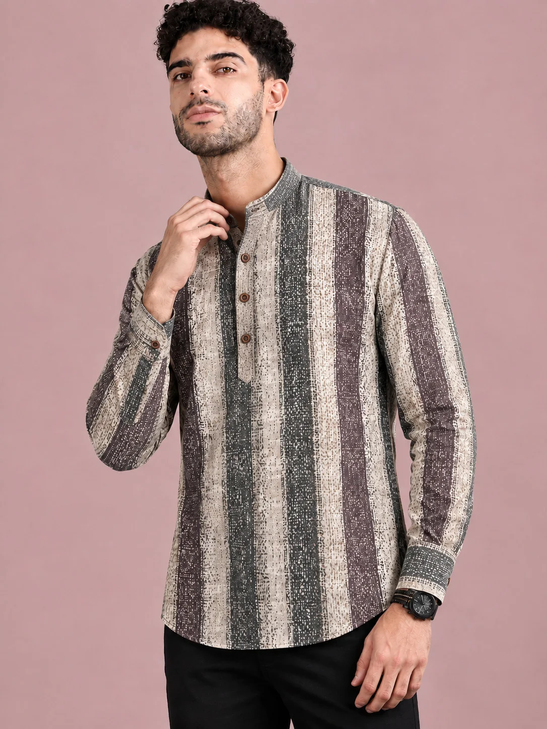 Kurta, grey and white stripes, mandarin collar, three buttons, long sleeves, worn by a model
