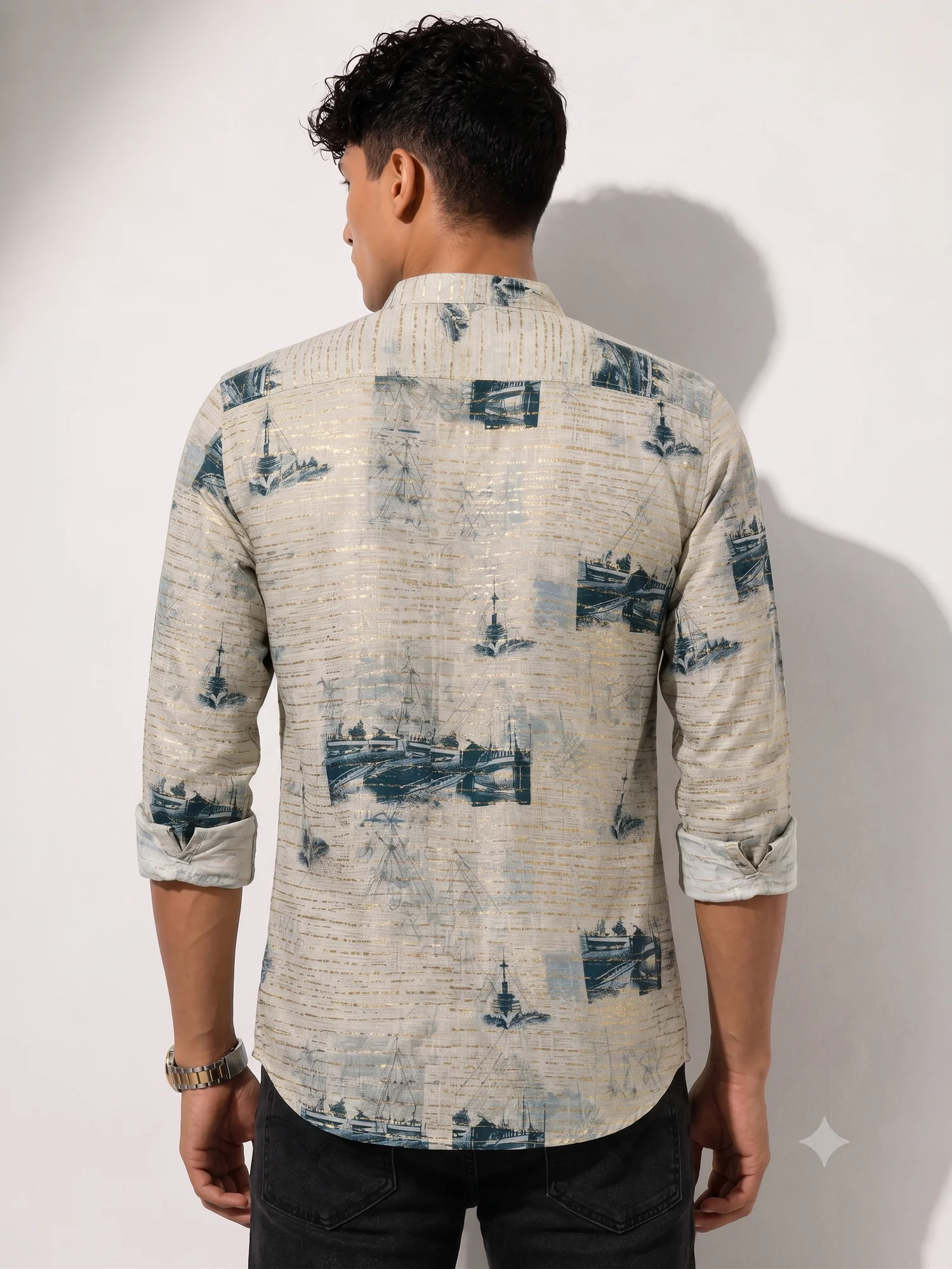 Shirt, light beige with blue and gold pattern, back view, worn by a model, sleeves rolled up