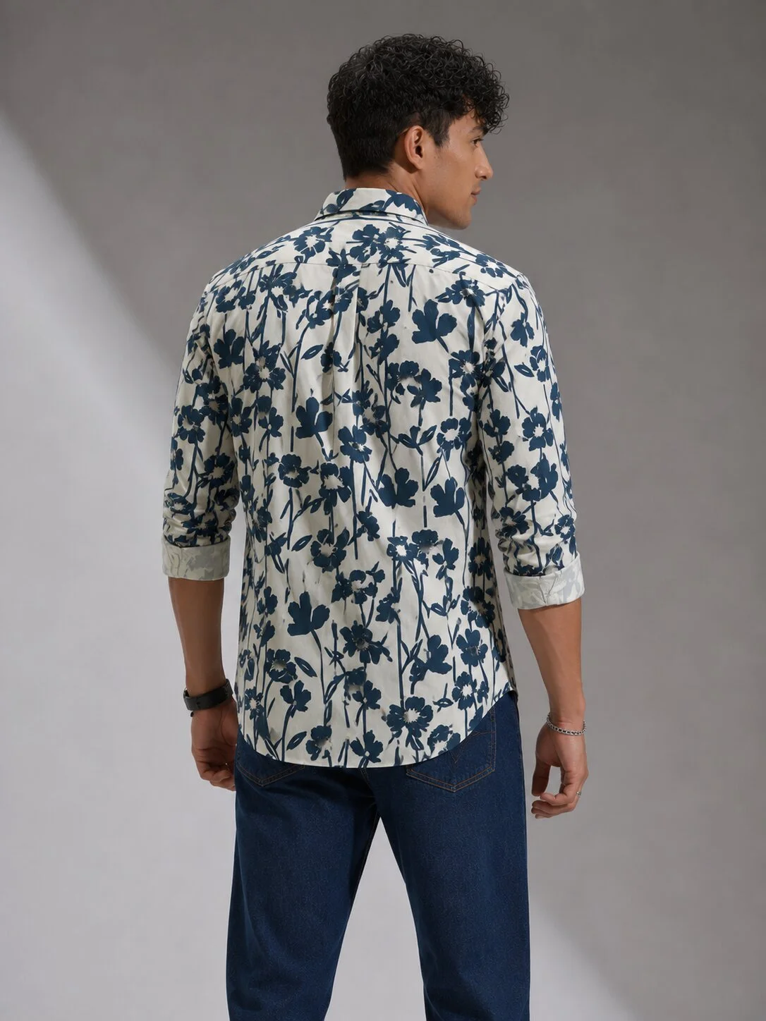 White and blue floral printed shirt, back view, worn by a model, collar, cuffed sleeves