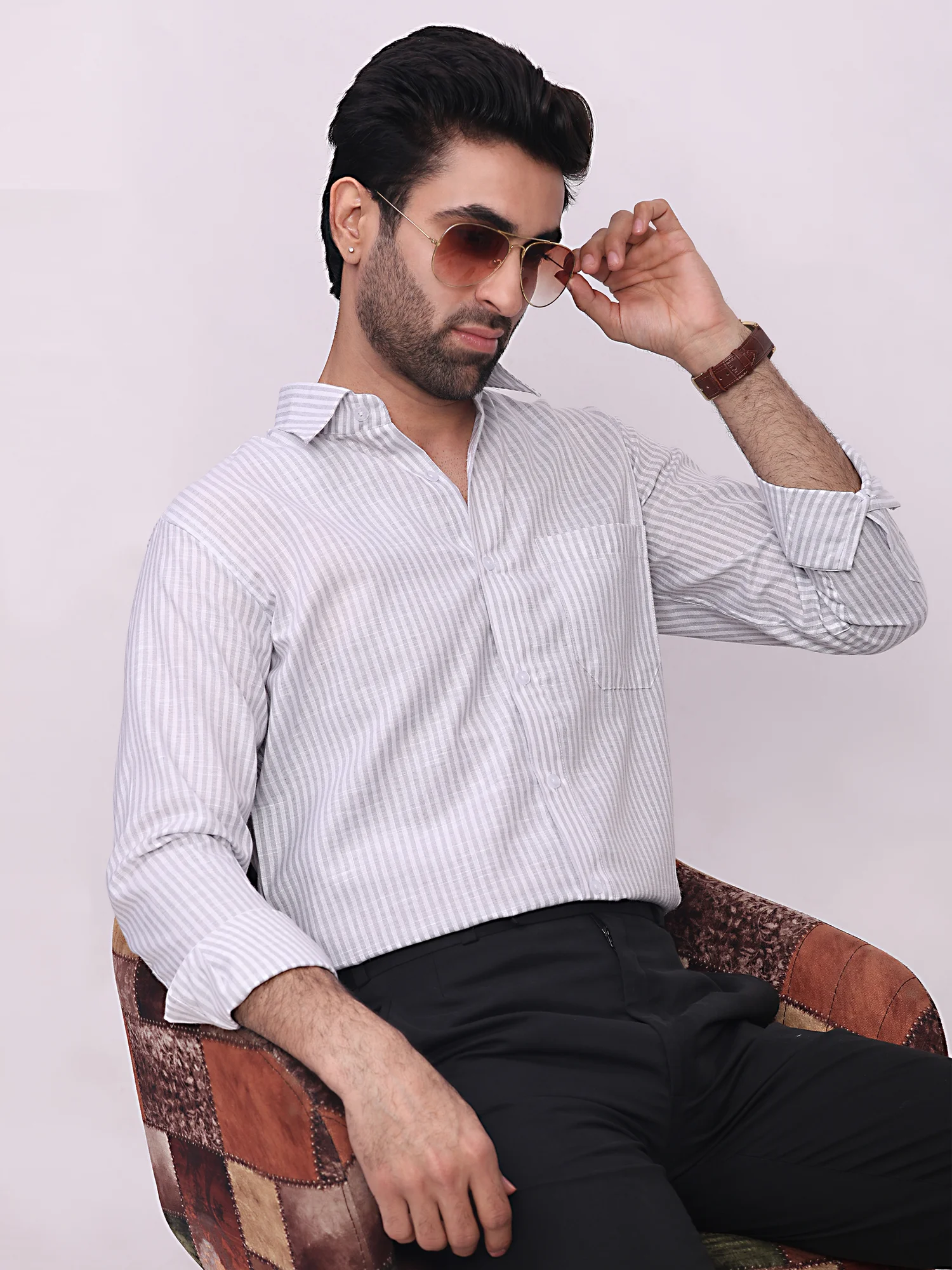 Grey and white striped shirt, front view, worn by a model, long sleeves, buttoned cuffs